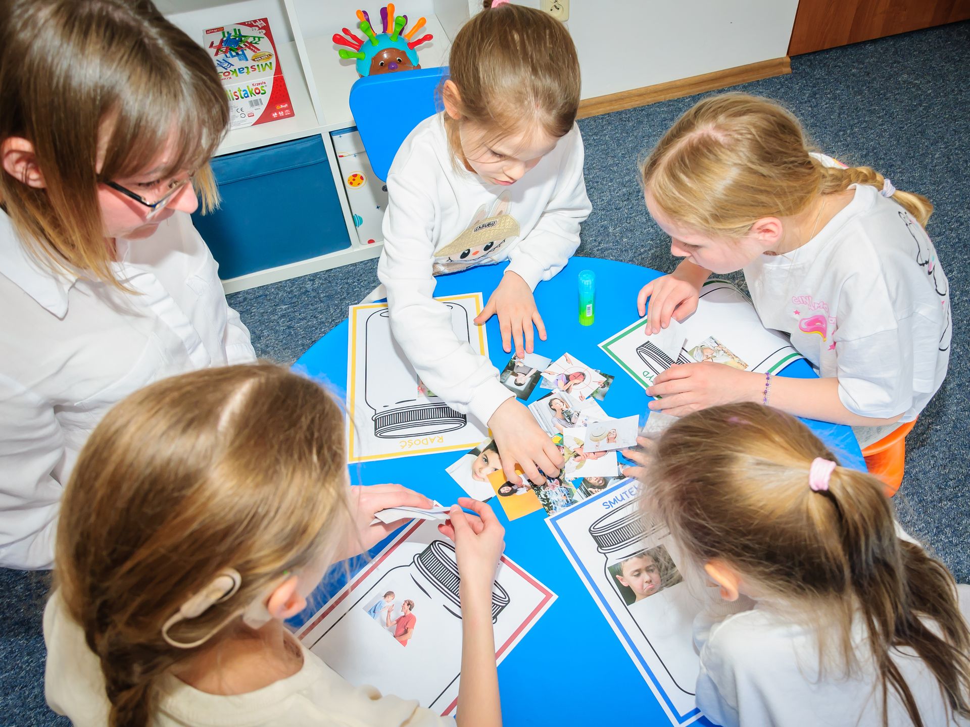 Grupy wiekowe TUS dla dzieci i młodzieży Dzieci podczas zajęć TUS w małej grupie w Centrum Rozwoju Wzlot w Krakowie