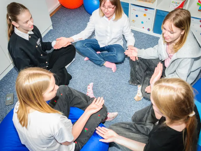 Jak wyglądają zajęcia TUS w Centrum Wzlot Ćwiczenie grupowe na zajęciach TUS dla dzieci w Centrum Rozwoju Wzlot