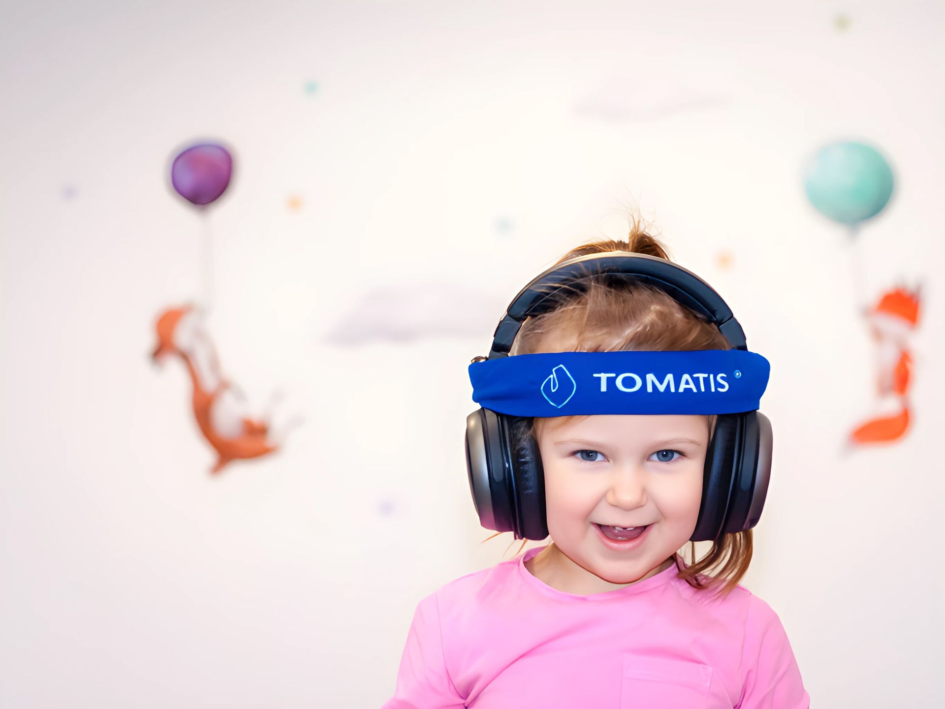 Девочка в наушниках Томатис в Центре развития Взлёт в Кракове Девочка в наушниках Томатис в Центре развития Взлёт в Кракове